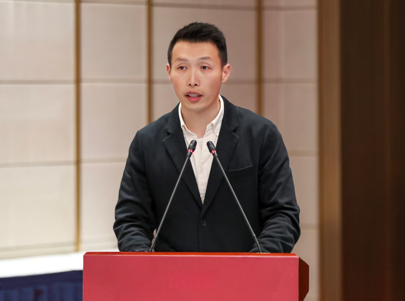 集團(tuán)職工榮獲“2021-2024年度全國群眾體育先進(jìn)個(gè)人”